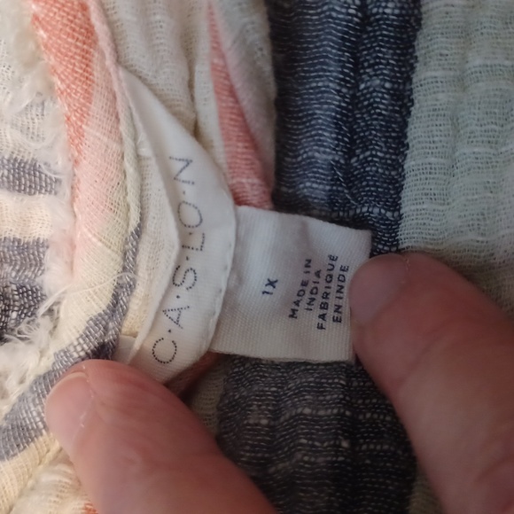 Cute top - Picture 5 of 6